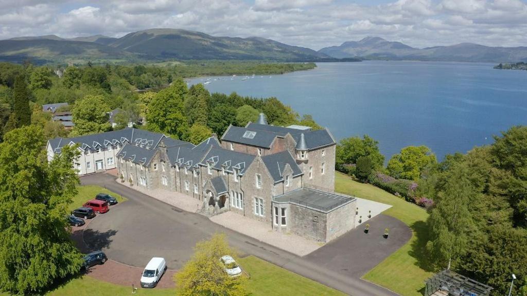 Benoch Lomond Castle Apartment Alexandria Exterior photo